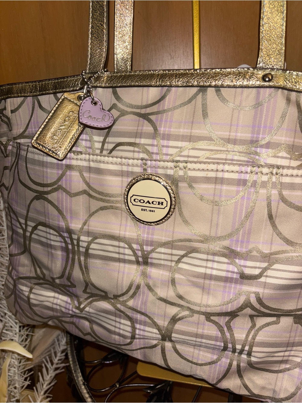 Coach F17137 Signature Tote in Pale Pink with Metallic Gold Trim - Picture 4 of 17